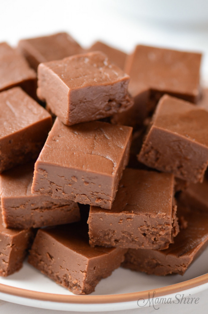 Square pieces of dairy-free fudge on a dessert plate.