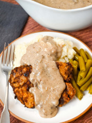 Gluten-free chicken fried steak with dairy-free gravy poured over it. Served with mashed potatoes and green beans.