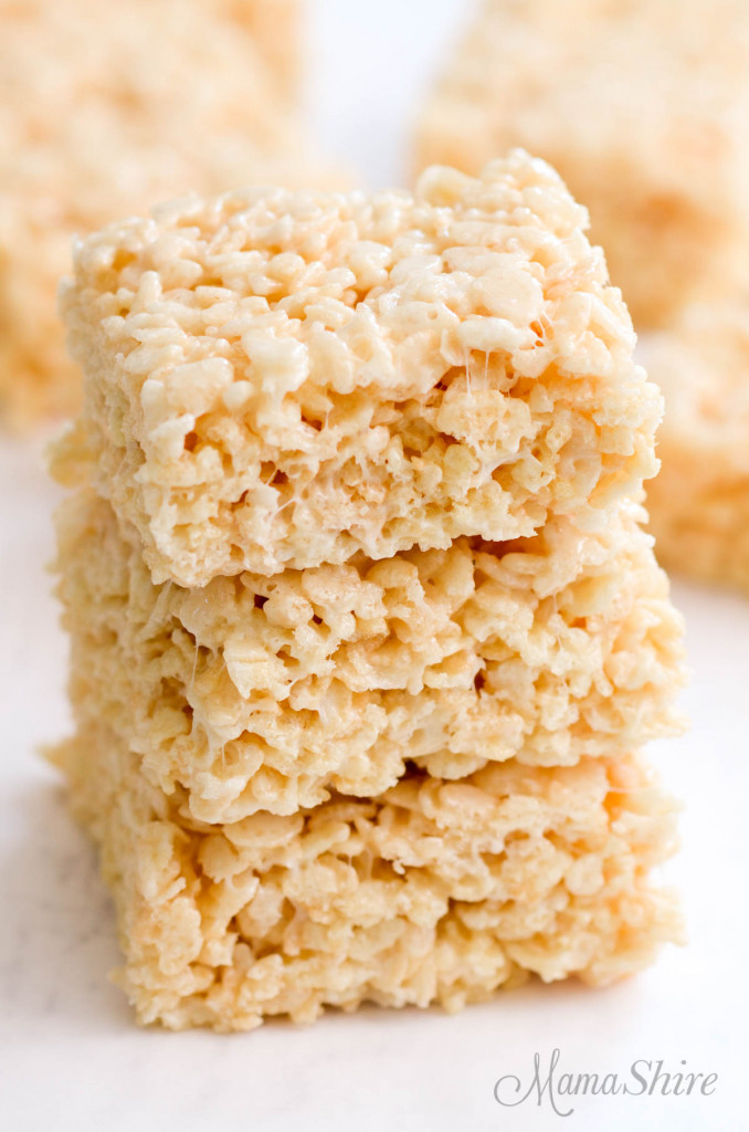 A stack of gluten-free rice krispies. 
