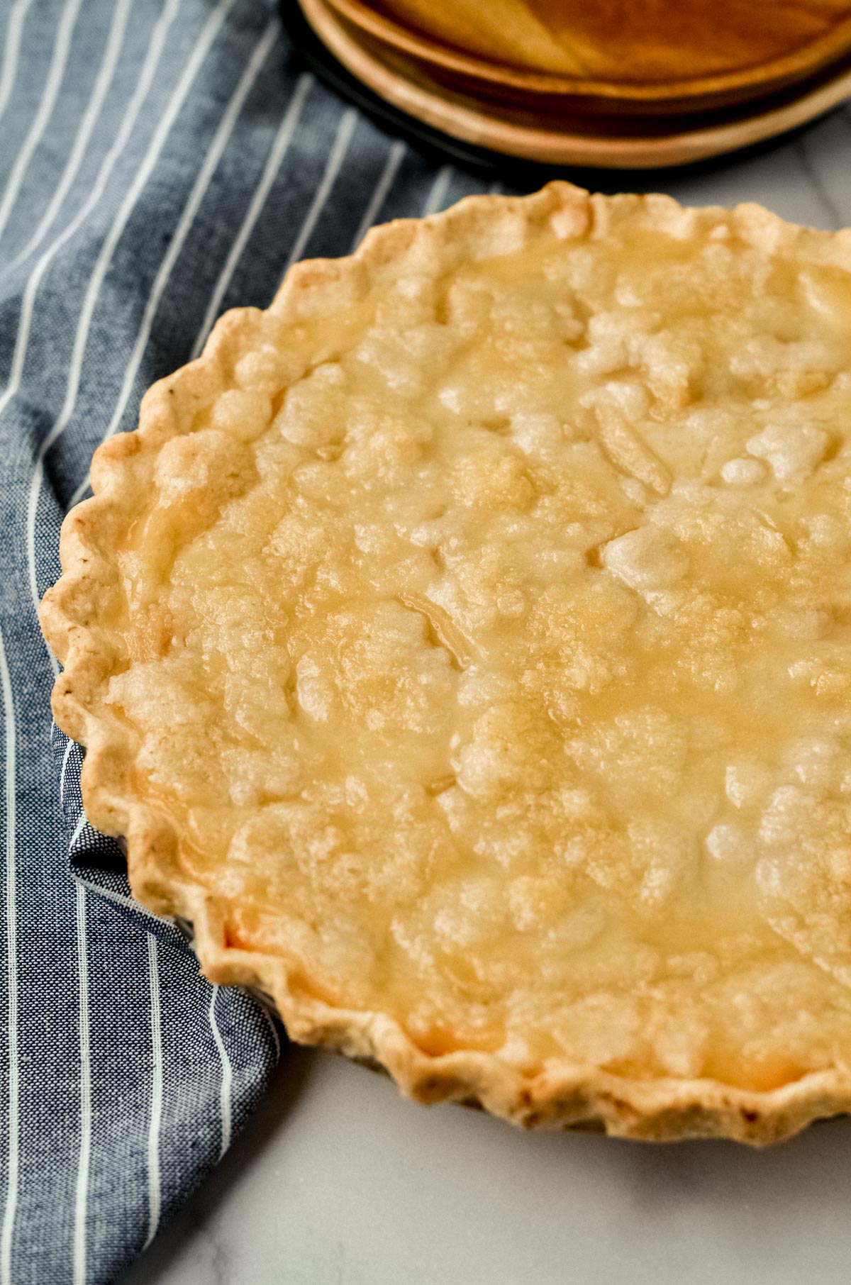 A delicious gluten-free pear pie made with a streusel topping.