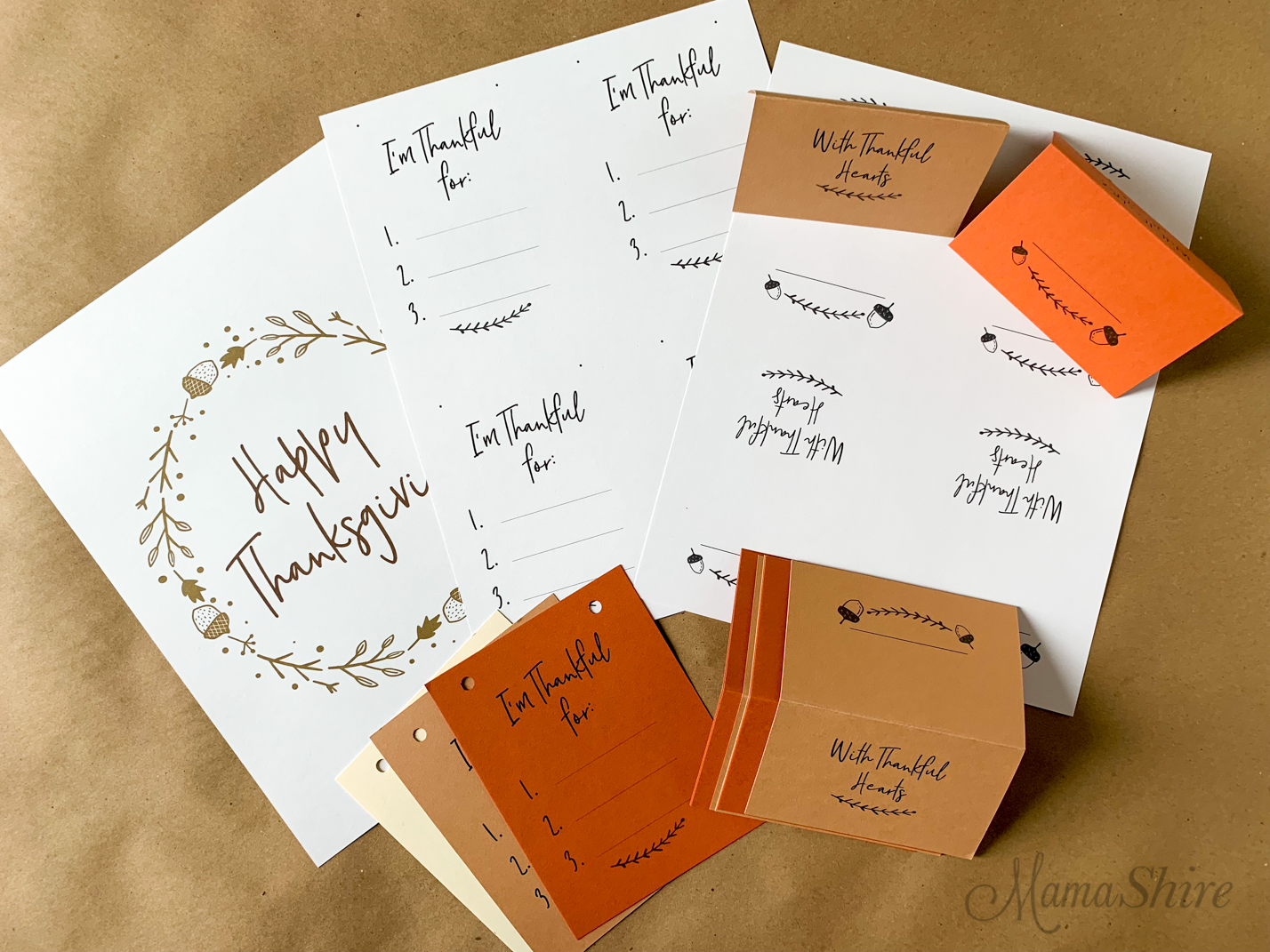 Happy Thanksgiving printable, thankful garland, and place cards.